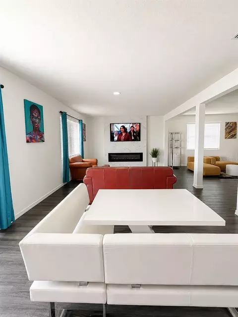 Living - 9589 Sandy Bluffs Cir, Parrish, FL 34219 photo 2 of 3