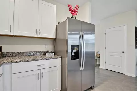 Kitchen - 1337 Cork Dr, Ormond Beach, FL 32174 photo 4 of 5