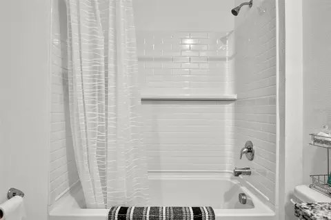 Bath - 1337 Cork Dr, Ormond Beach, FL 32174 photo 5 of 5