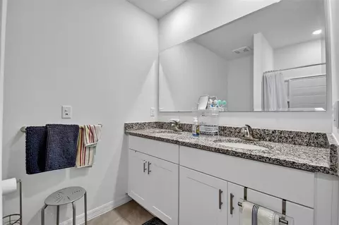 Bath - 1337 Cork Dr, Ormond Beach, FL 32174 photo 2 of 5