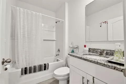 Bath - 1337 Cork Dr, Ormond Beach, FL 32174 photo 4 of 5
