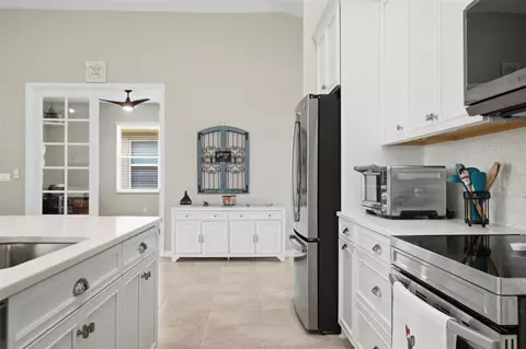 Kitchen - 7 Tideway Trl, Palm Coast, FL 32137 photo 6 of 7
