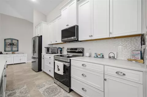 Kitchen - 7 Tideway Trl, Palm Coast, FL 32137 photo 3 of 7