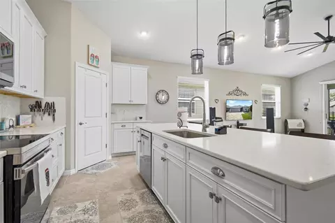 Kitchen - 7 Tideway Trl, Palm Coast, FL 32137 photo 2 of 7