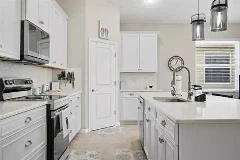 Kitchen - 7 Tideway Trl, Palm Coast, FL 32137 photo 7 of 7
