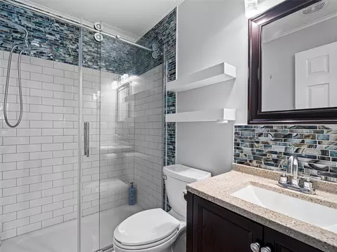 Bath - 347 Abbey Ave, Saint Augustine, FL 32084 photo 4 of 5