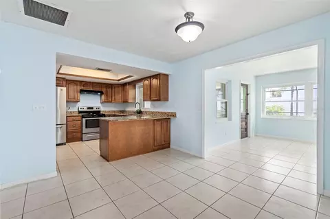 Living - 6 Concord Dr, Ormond Beach, FL 32176 photo 6 of 10