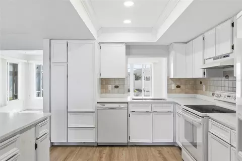 Kitchen - 33 E Sea Hbr, Ormond Beach, FL 32174 photo 3 of 6