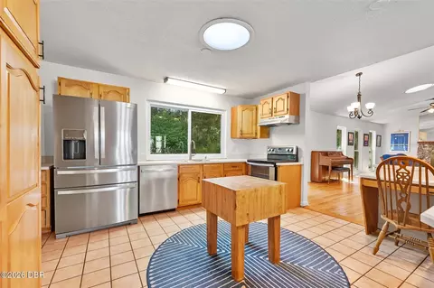 Kitchen - 7 Waterfront Ct, Ormond Beach, FL 32174 photo 3 of 4
