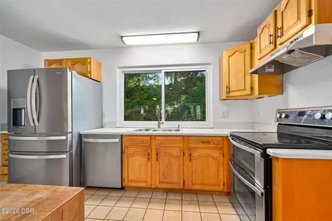 Kitchen - 7 Waterfront Ct, Ormond Beach, FL 32174 photo 2 of 4