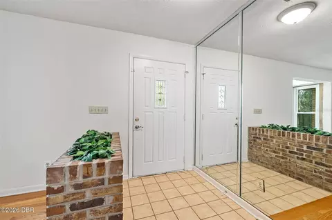 Entry Way - 7 Waterfront Ct, Ormond Beach, FL 32174 photo 1 of 2