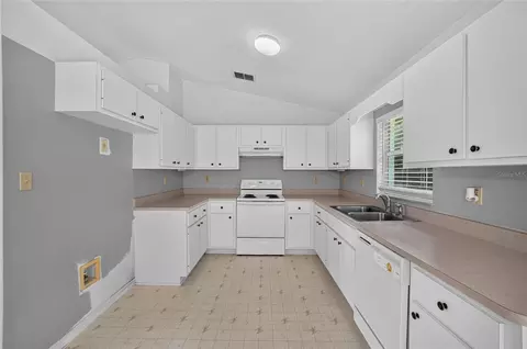 Kitchen - 6740 SE 52nd Pl, Ocala, FL 34472 photo 1 of 2