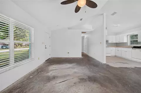 Living - 6740 SE 52nd Pl, Ocala, FL 34472 photo 3 of 6