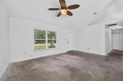 Living - 6740 SE 52nd Pl, Ocala, FL 34472 photo 4 of 6