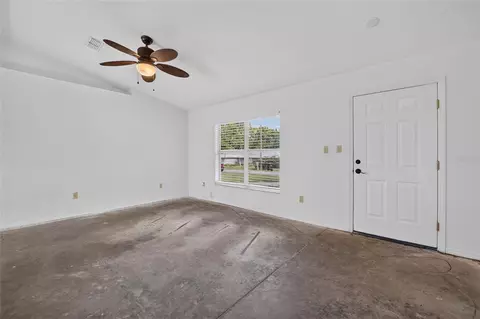 Living - 6740 SE 52nd Pl, Ocala, FL 34472 photo 2 of 6