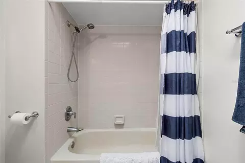 Bath - 8 Fleming Ct, Palm Coast, FL 32137 photo 6 of 6