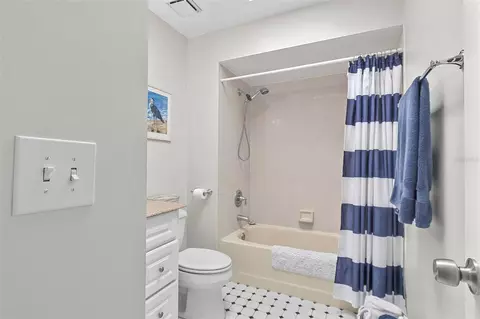 Bath - 8 Fleming Ct, Palm Coast, FL 32137 photo 4 of 6