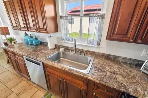 Kitchen - 8 Fleming Ct, Palm Coast, FL 32137 photo 5 of 6