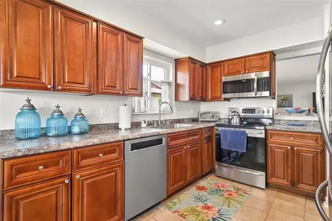 Kitchen - 8 Fleming Ct, Palm Coast, FL 32137 photo 3 of 6
