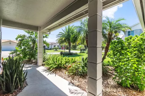 Exterior - 8 Fleming Ct, Palm Coast, FL 32137 photo 2 of 10