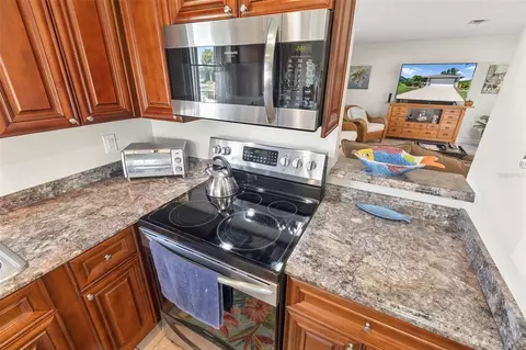 Kitchen - 8 Fleming Ct, Palm Coast, FL 32137 photo 4 of 6