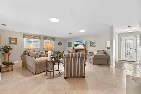 Living - 8 Fleming Ct, Palm Coast, FL 32137 photo 2 of 5