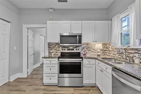 Kitchen - 93 Lincoln St, Saint Augustine, FL 32084 photo 4 of 7