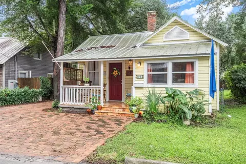 Exterior - 93 Lincoln St, Saint Augustine, FL 32084 photo 3 of 9