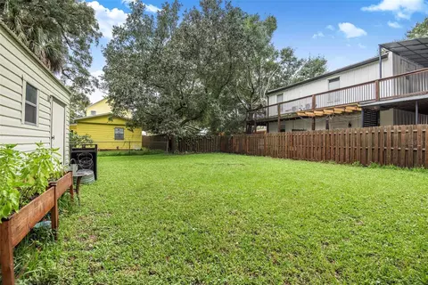 Exterior - 93 Lincoln St, Saint Augustine, FL 32084 photo 7 of 9