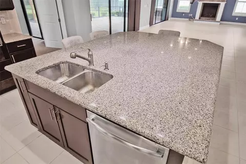 Kitchen - 627 Elk River Dr, Ormond Beach, FL 32174 photo 5 of 7