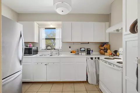 Kitchen - 2627 Myrtle Ave, Mims, FL 32754 photo 1 of 3