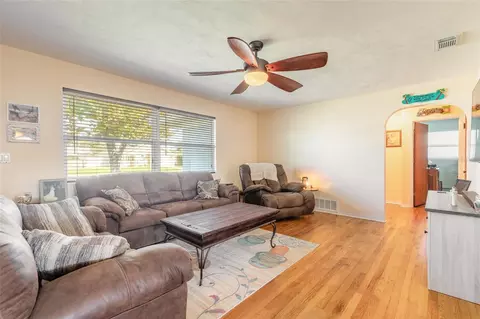 Living - 192 Valencia Dr, Ormond Beach, FL 32176 photo 2 of 4