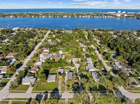 View/Area - 231 N Ridgewood Ave, Ormond Beach, FL 32174 photo 9 of 10