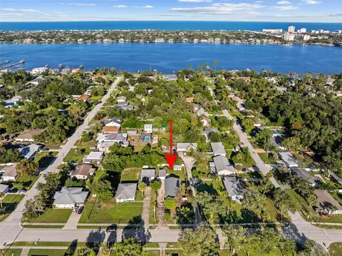 View/Area - 231 N Ridgewood Ave, Ormond Beach, FL 32174 photo 2 of 10