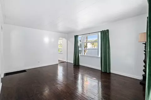 Living - 231 N Ridgewood Ave, Ormond Beach, FL 32174 photo 2 of 10