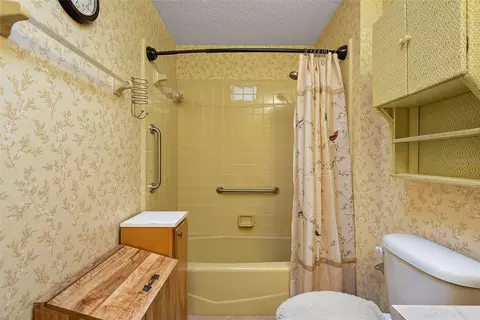 Bath - 75 Timberlake Ln, Ormond Beach, FL 32174 photo 2 of 3