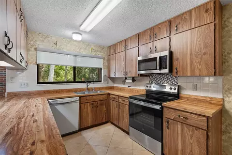 Kitchen - 75 Timberlake Ln, Ormond Beach, FL 32174 photo 3 of 8