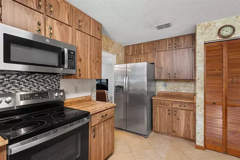 Kitchen - 75 Timberlake Ln, Ormond Beach, FL 32174 photo 7 of 8