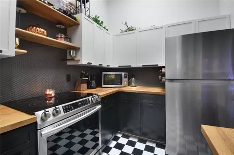 Kitchen - 48 Navarra Ct #48, Saint Augustine, FL 32086 photo 3 of 4