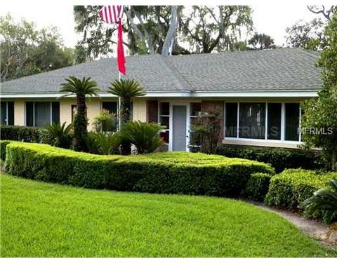 1069 W Lakeshore Dr, Clermont, FL 34711 photo 1