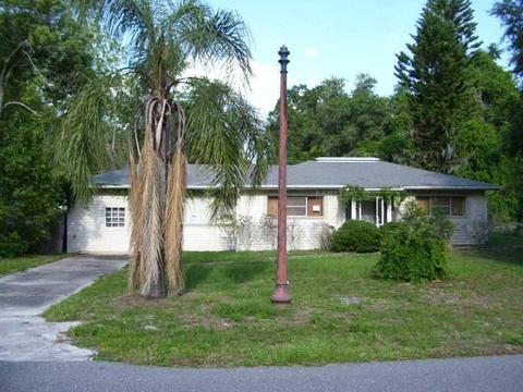 921 N Grove St, Eustis, FL 32726 photo 1