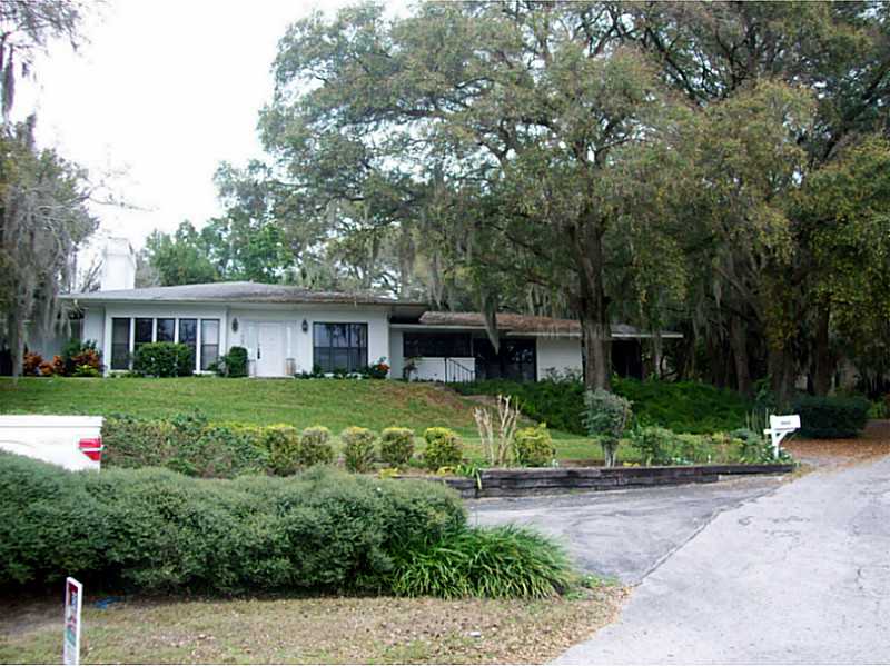 1663 E Crooked Lake Dr, Eustis, FL 32726 photo 1