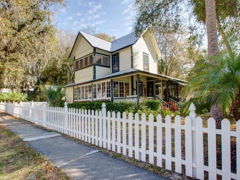207 E 8th Ave, Mount Dora, FL 32757 photo 1