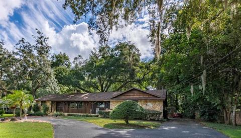 2877 E Crooked Lake Dr, Eustis, FL 32726 photo 1