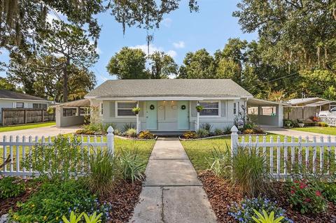 1124 E 1st Ave Mount Dora Fl 32757 31 Photos Mls G5046243 Movoto