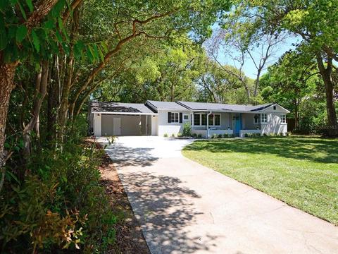 1304 Normandy Dr, Mount Dora, FL 32757 photo 1
