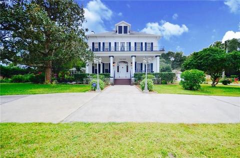1390 E Lakeview Ave, Eustis, FL 32726 photo 1