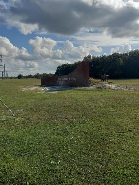 808 Camellia Dr, Indian Lake Estates, FL 33855