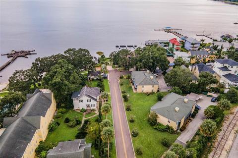 221 W 3rd Ave, Mount Dora, FL 32757