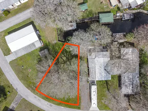 Tbd Canal Court, Lake Panasoffkee, FL 33538